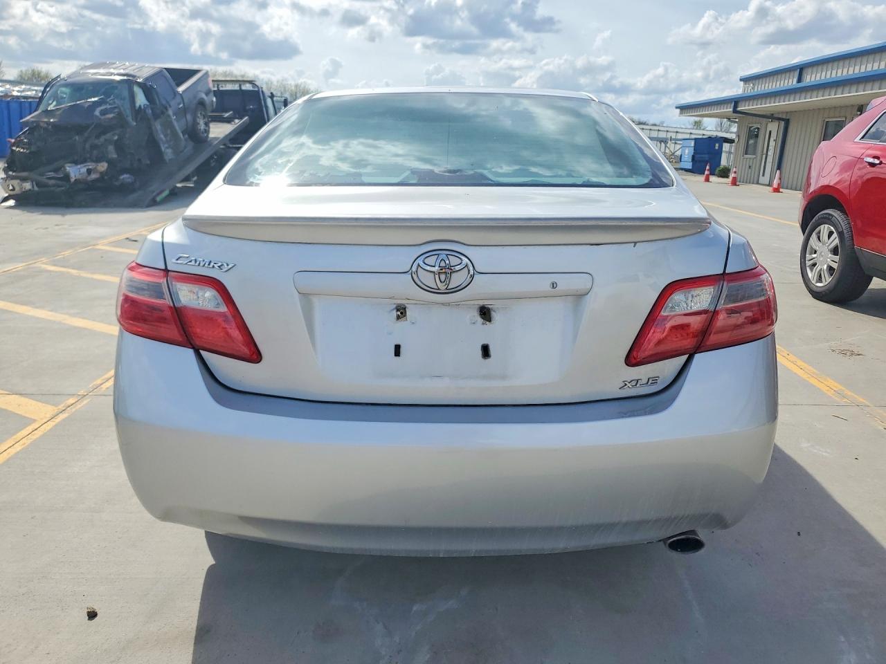 2008 TOYOTA CAMRY XLE photo 16