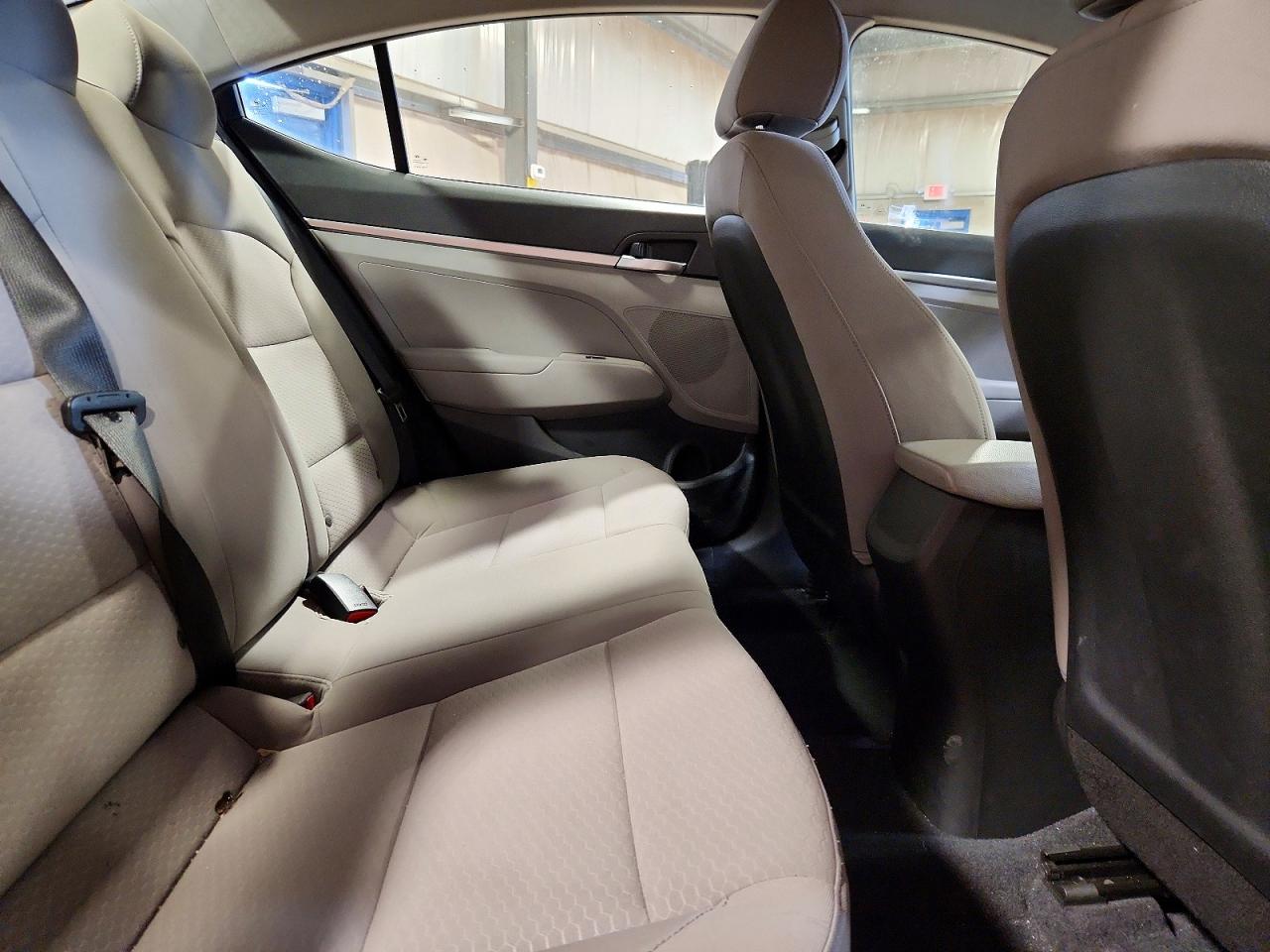 2020 HYUNDAI ELANTRA SE photo 28