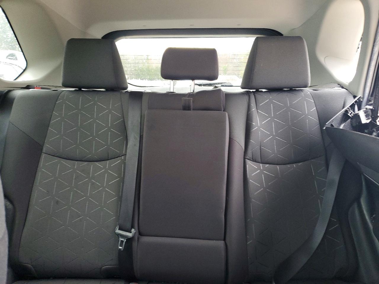2021 TOYOTA RAV4 XLE photo 19