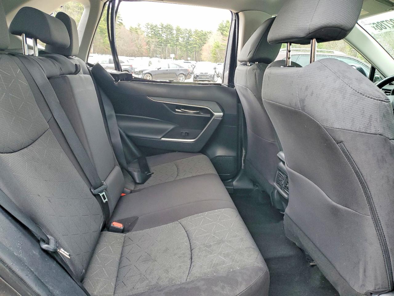 2021 TOYOTA RAV4 XLE photo 21
