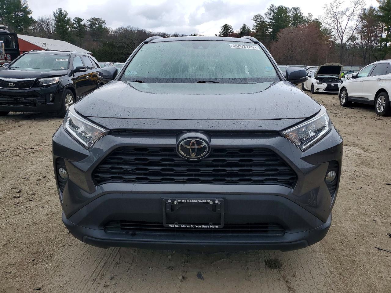 2021 TOYOTA RAV4 XLE photo 9