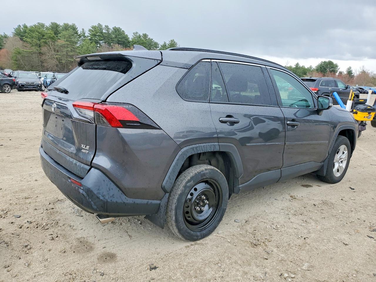 2021 TOYOTA RAV4 XLE photo 5