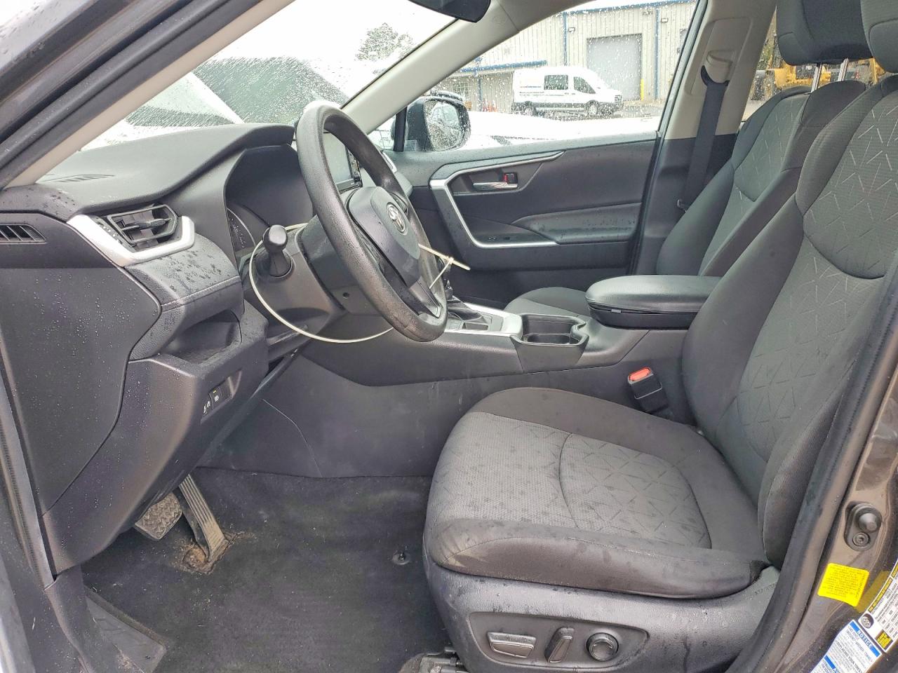 2021 TOYOTA RAV4 XLE photo 13