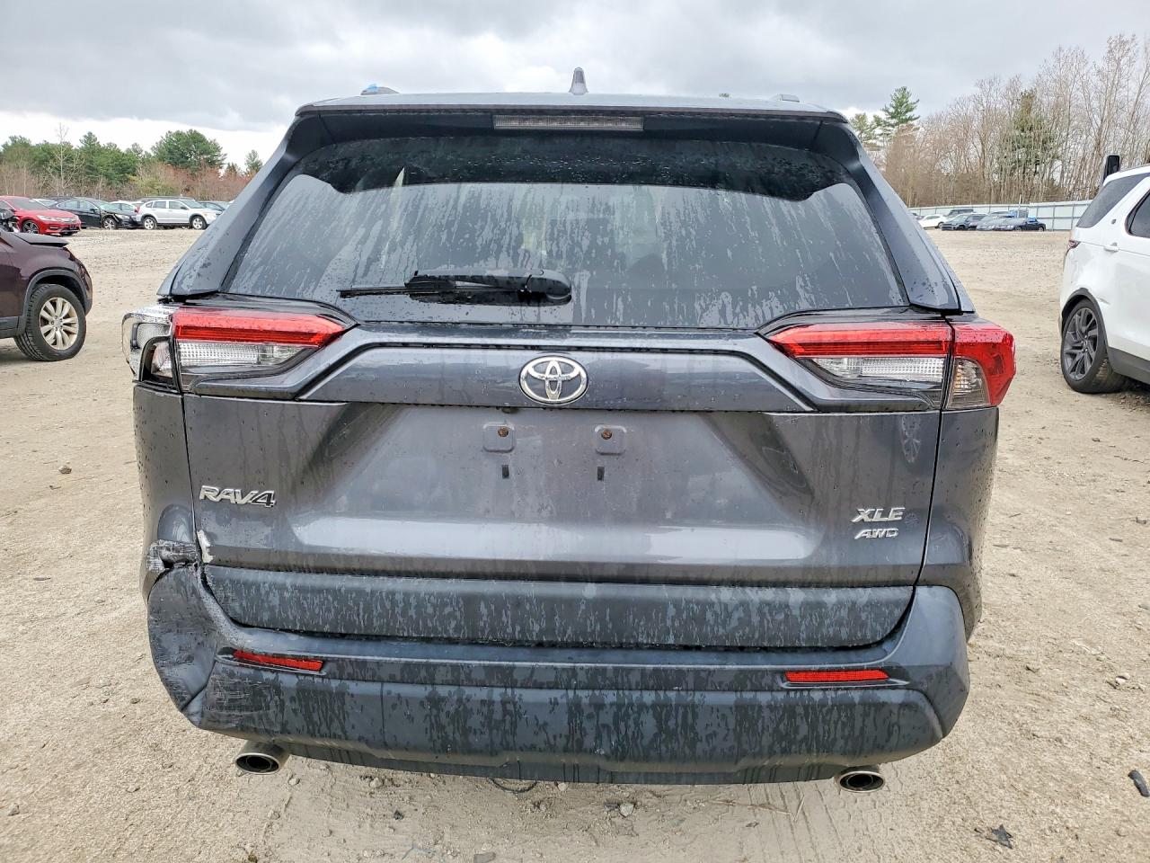 2021 TOYOTA RAV4 XLE photo 11