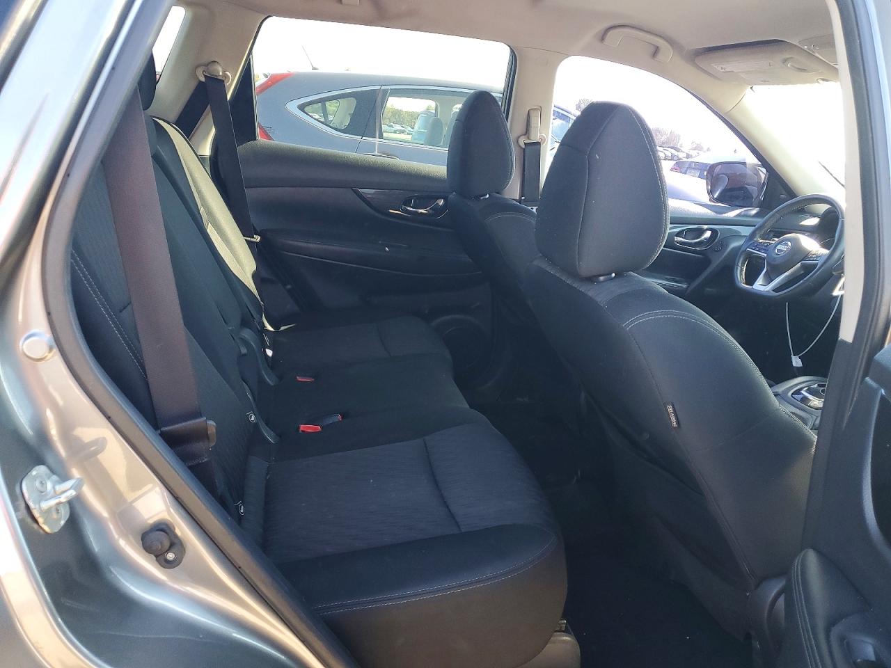 2018 NISSAN ROGUE SV photo 11