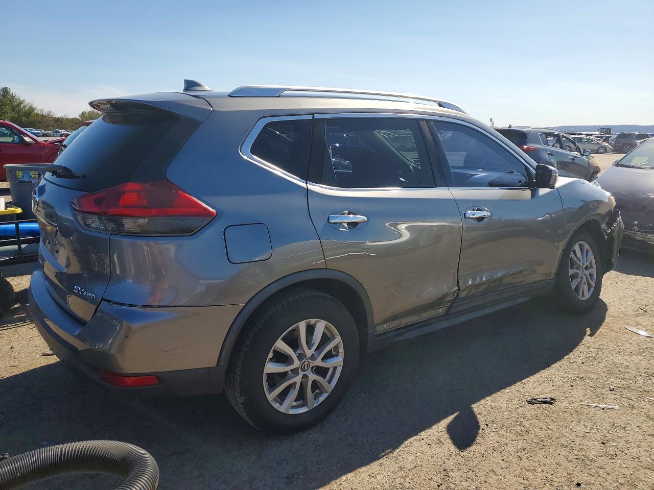 2018 NISSAN ROGUE SV photo 3