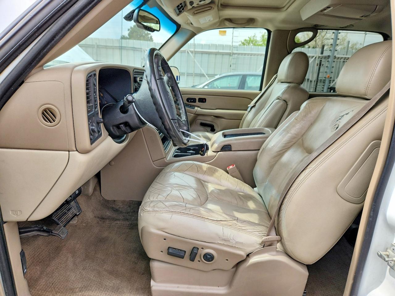 2004 CHEVROLET SUBURBAN K1500 photo 19