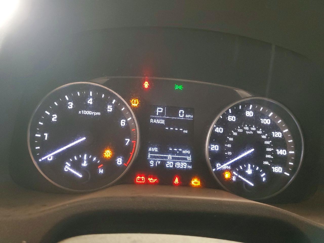 2017 HYUNDAI ELANTRA photo 9