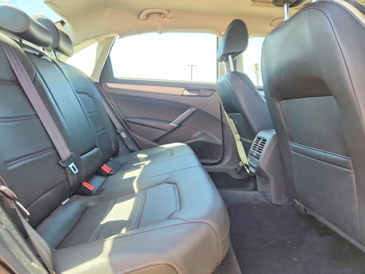 2021 VOLKSWAGEN PASSAT SE photo 28