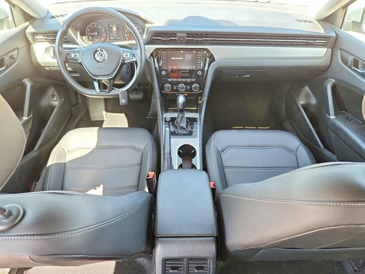 2021 VOLKSWAGEN PASSAT SE photo 22