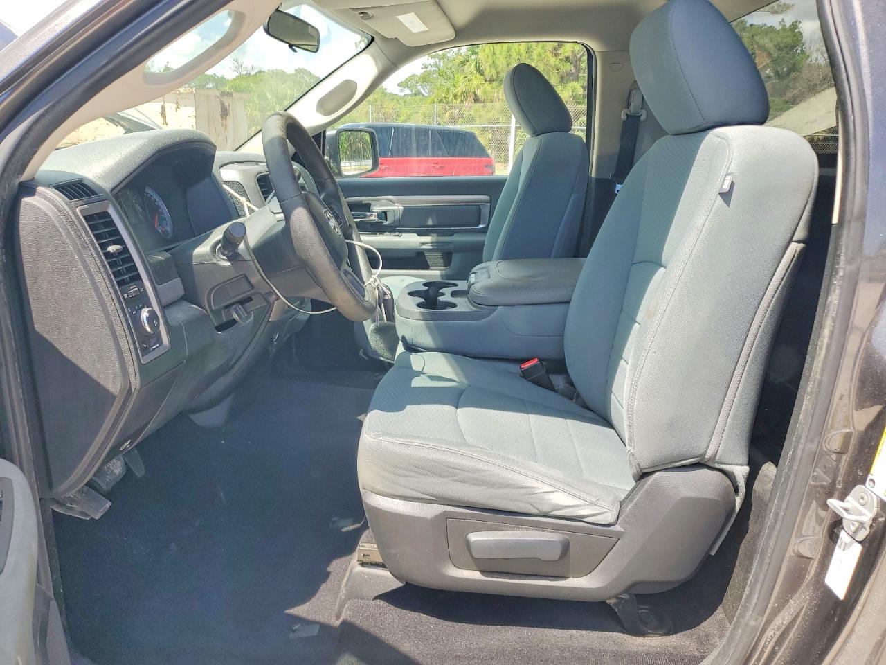 2014 RAM 1500 ST photo 13