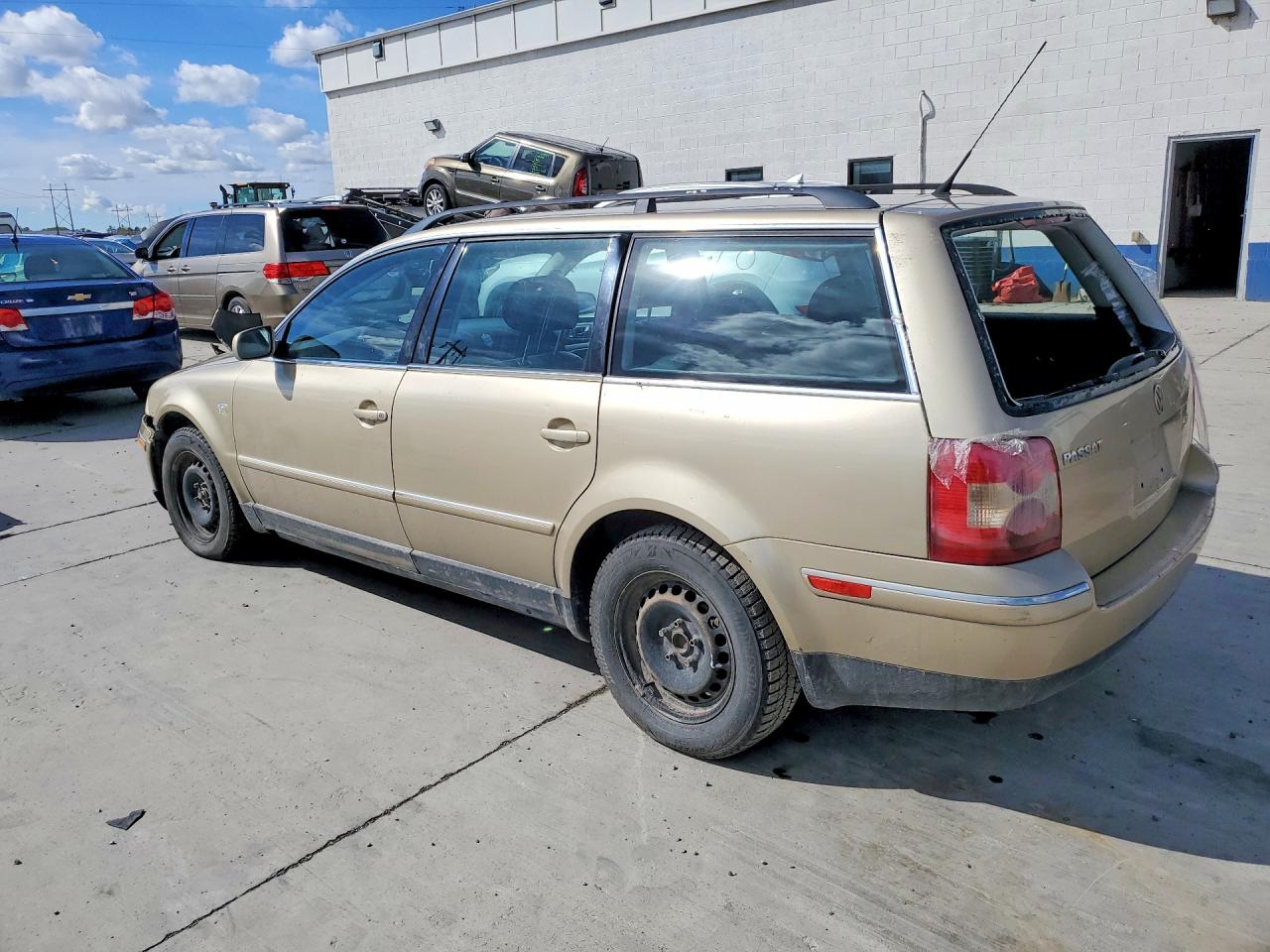 2002 VOLKSWAGEN PASSAT photo 3