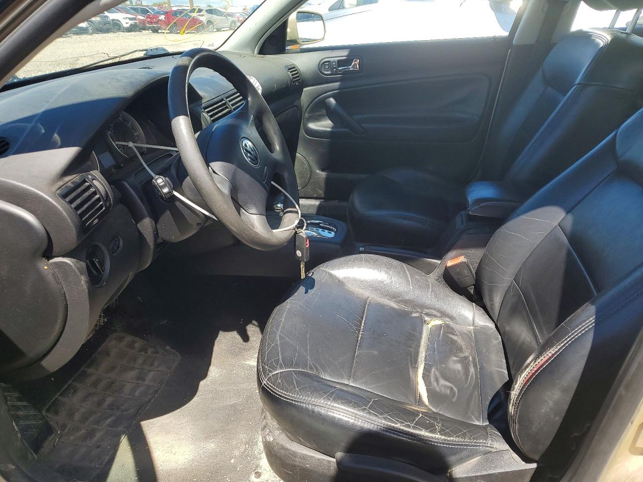 2002 VOLKSWAGEN PASSAT photo 13