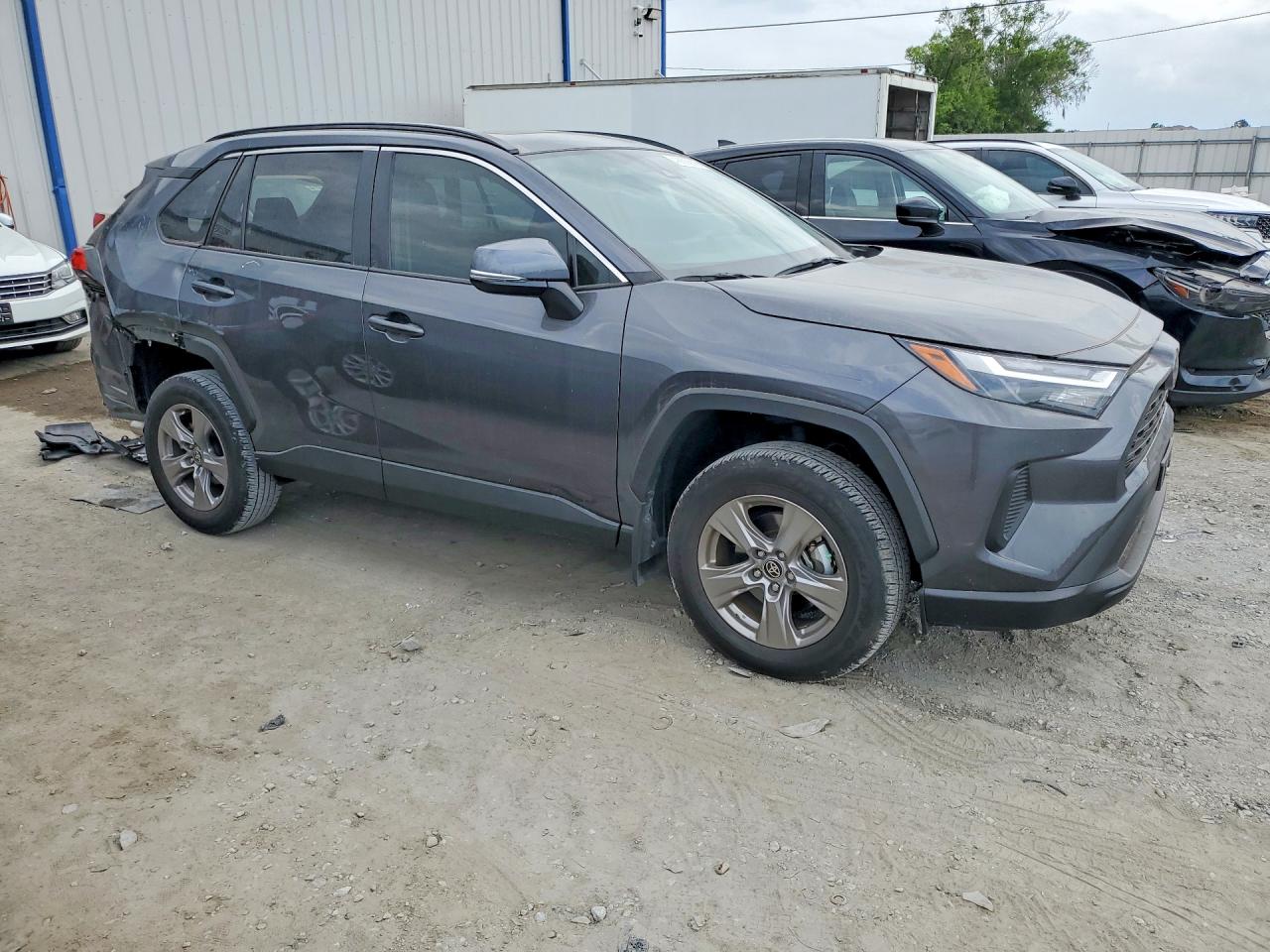2024 TOYOTA RAV4 XLE photo 4