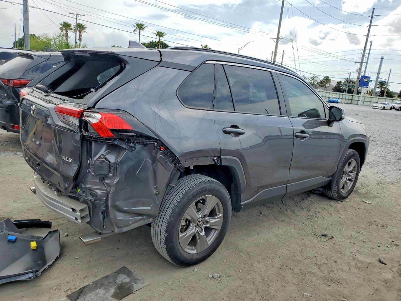 2024 TOYOTA RAV4 XLE photo 3