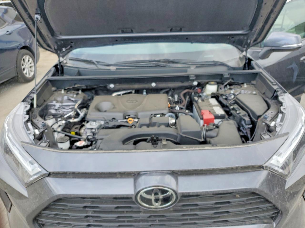 2024 TOYOTA RAV4 XLE photo 12