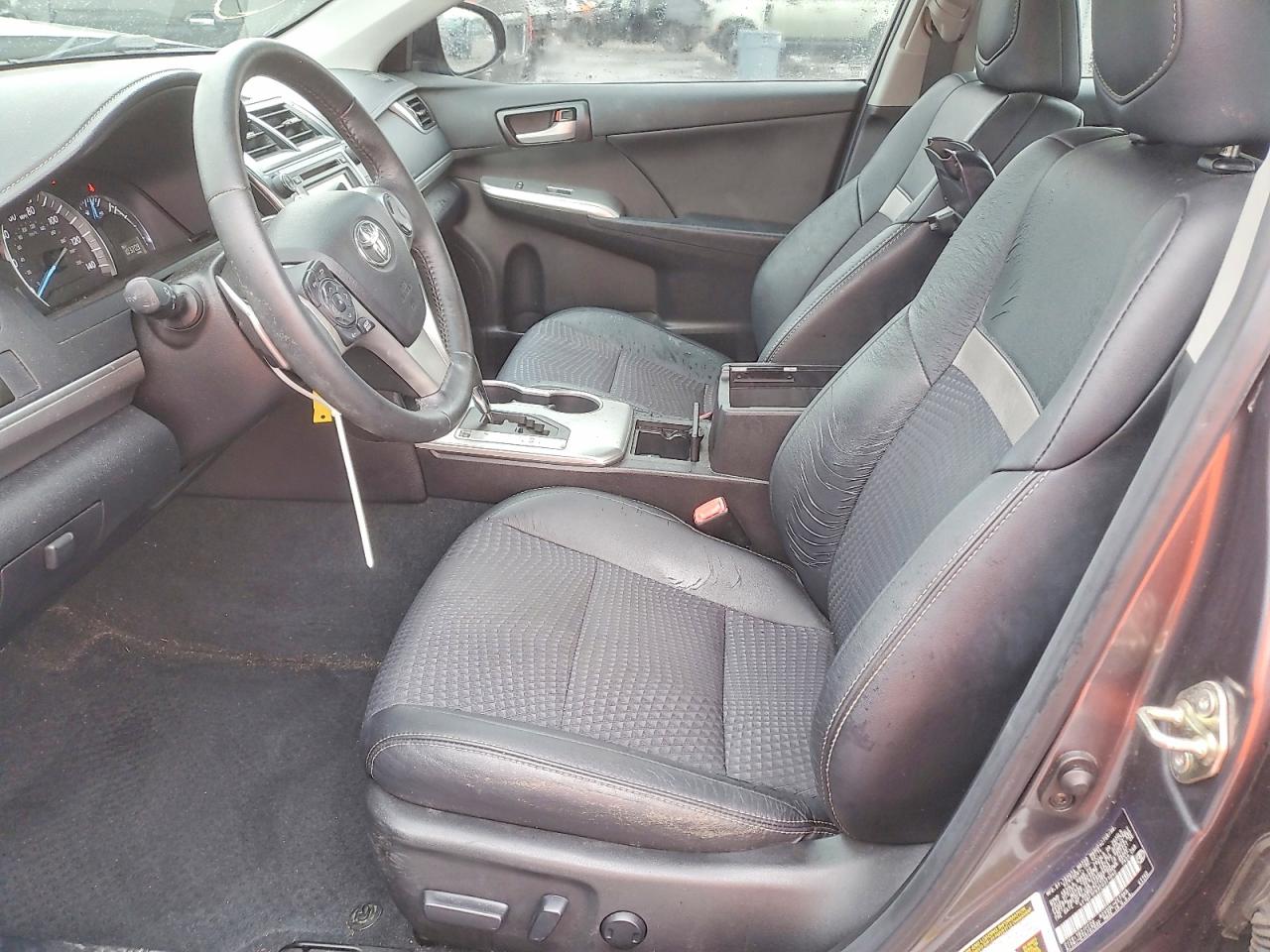2014 TOYOTA CAMRY SE photo 13