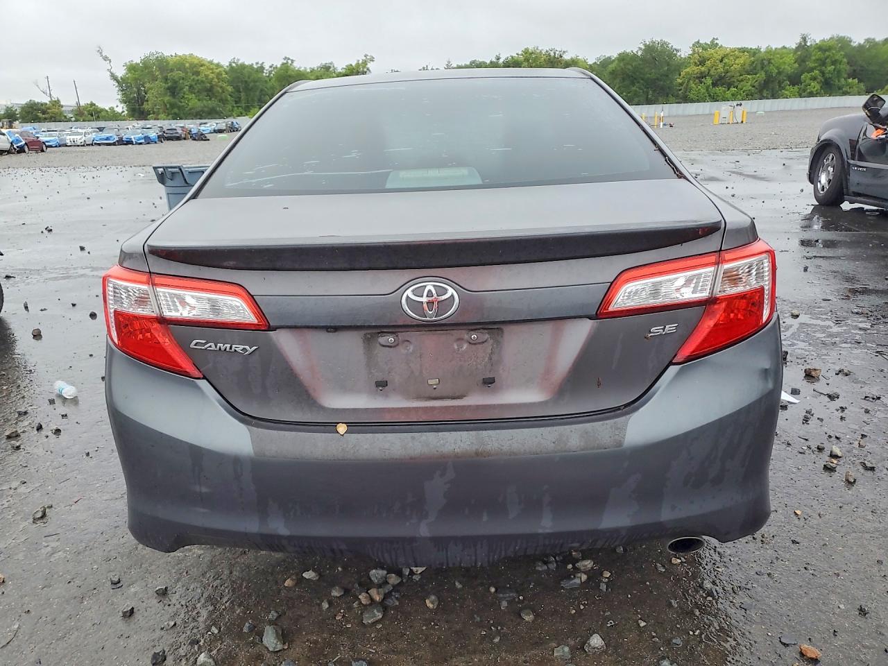 2014 TOYOTA CAMRY SE photo 11