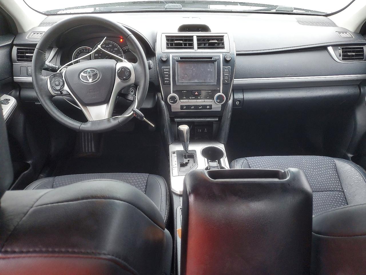 2014 TOYOTA CAMRY SE photo 15