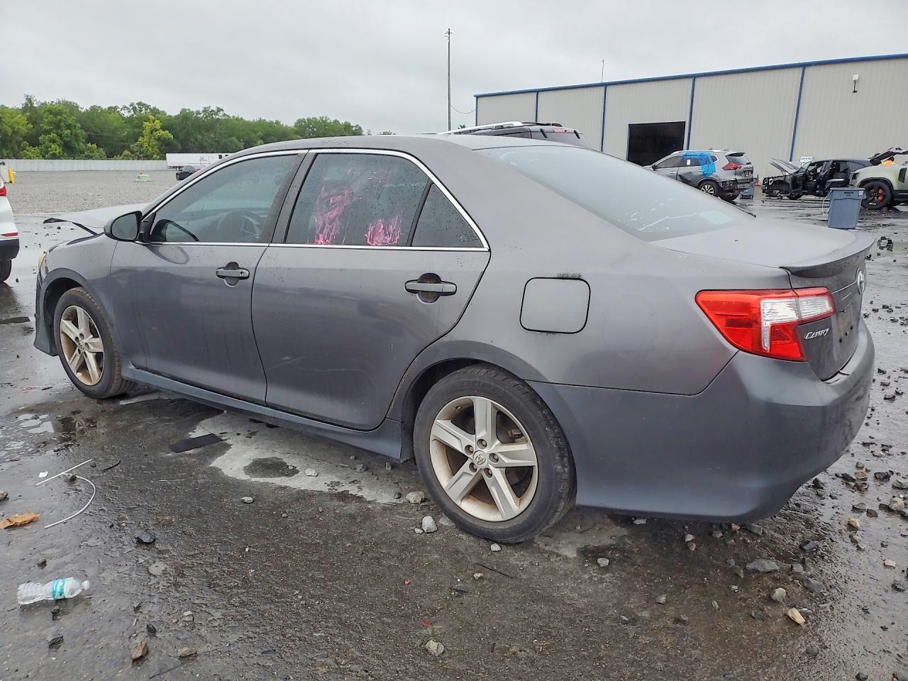 2014 TOYOTA CAMRY SE photo 3