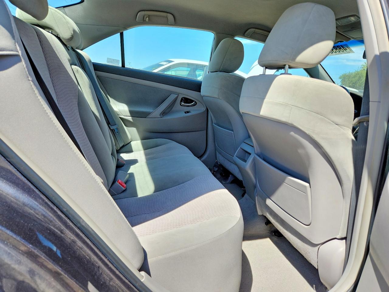 2011 TOYOTA CAMRY LE photo 19