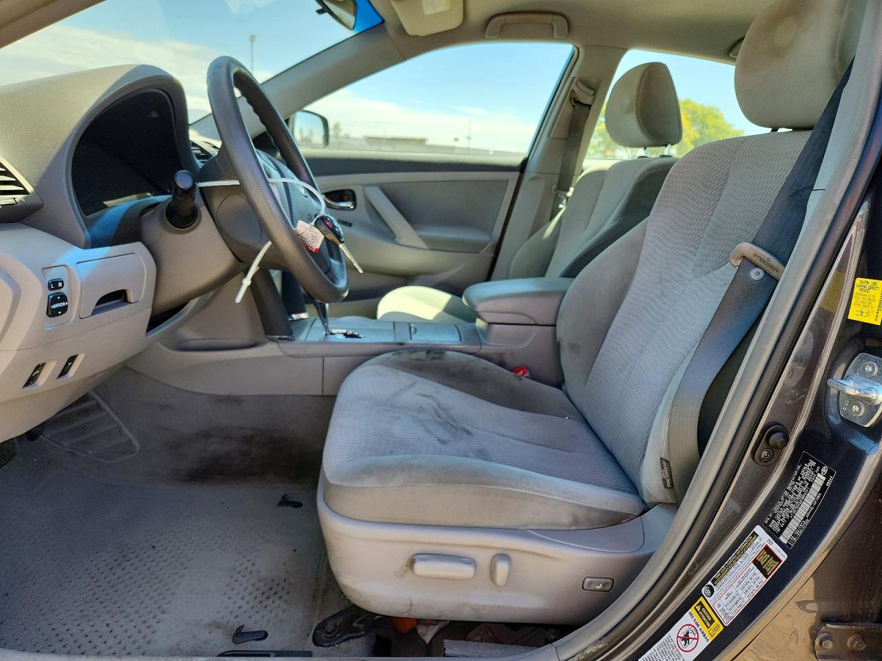 2011 TOYOTA CAMRY LE photo 13