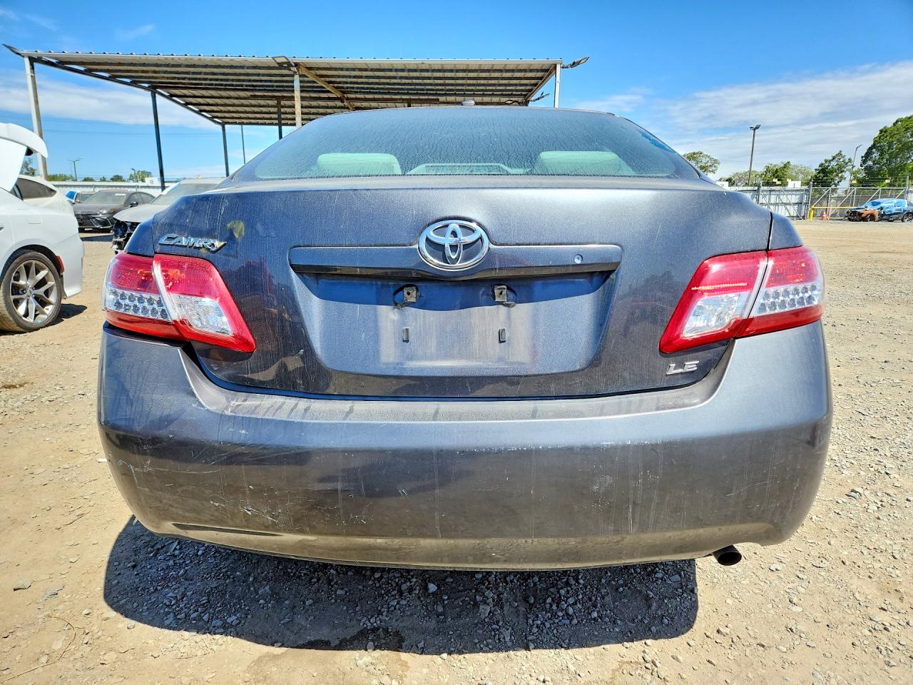 2011 TOYOTA CAMRY LE photo 11