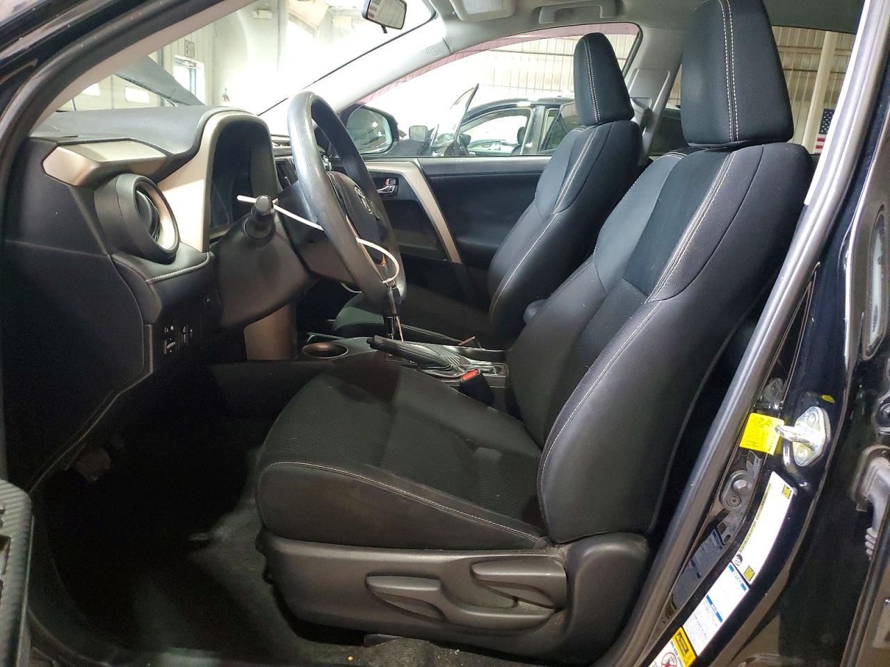 2015 TOYOTA RAV4 XLE photo 19