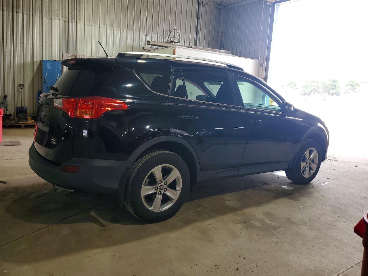 2015 TOYOTA RAV4 XLE photo 7