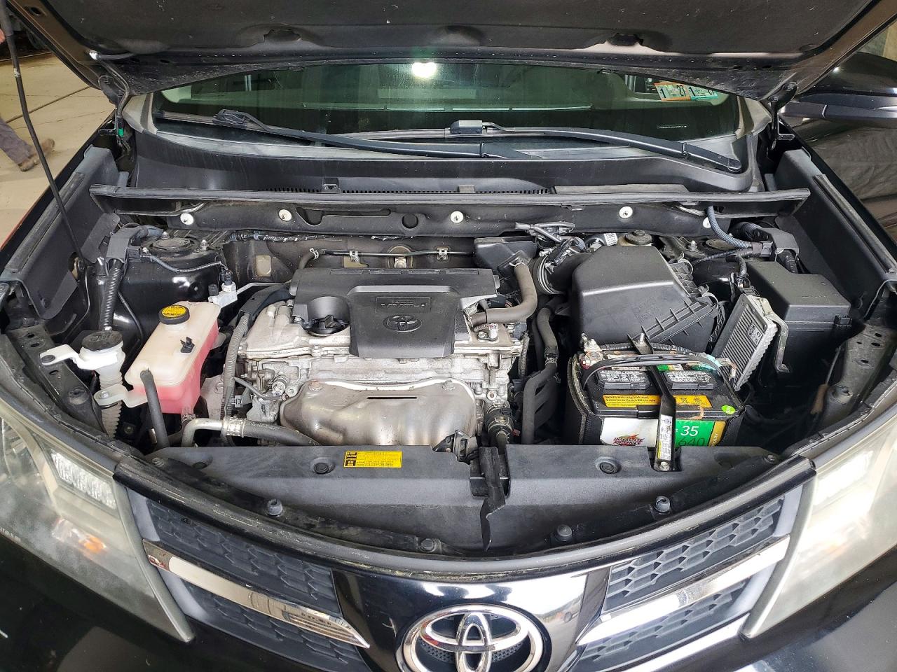 2015 TOYOTA RAV4 XLE photo 34