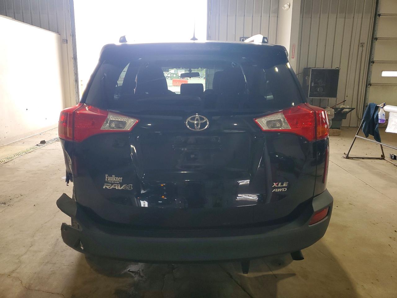 2015 TOYOTA RAV4 XLE photo 16