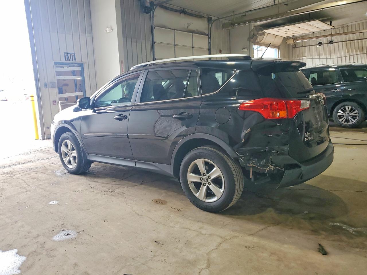 2015 TOYOTA RAV4 XLE photo 4