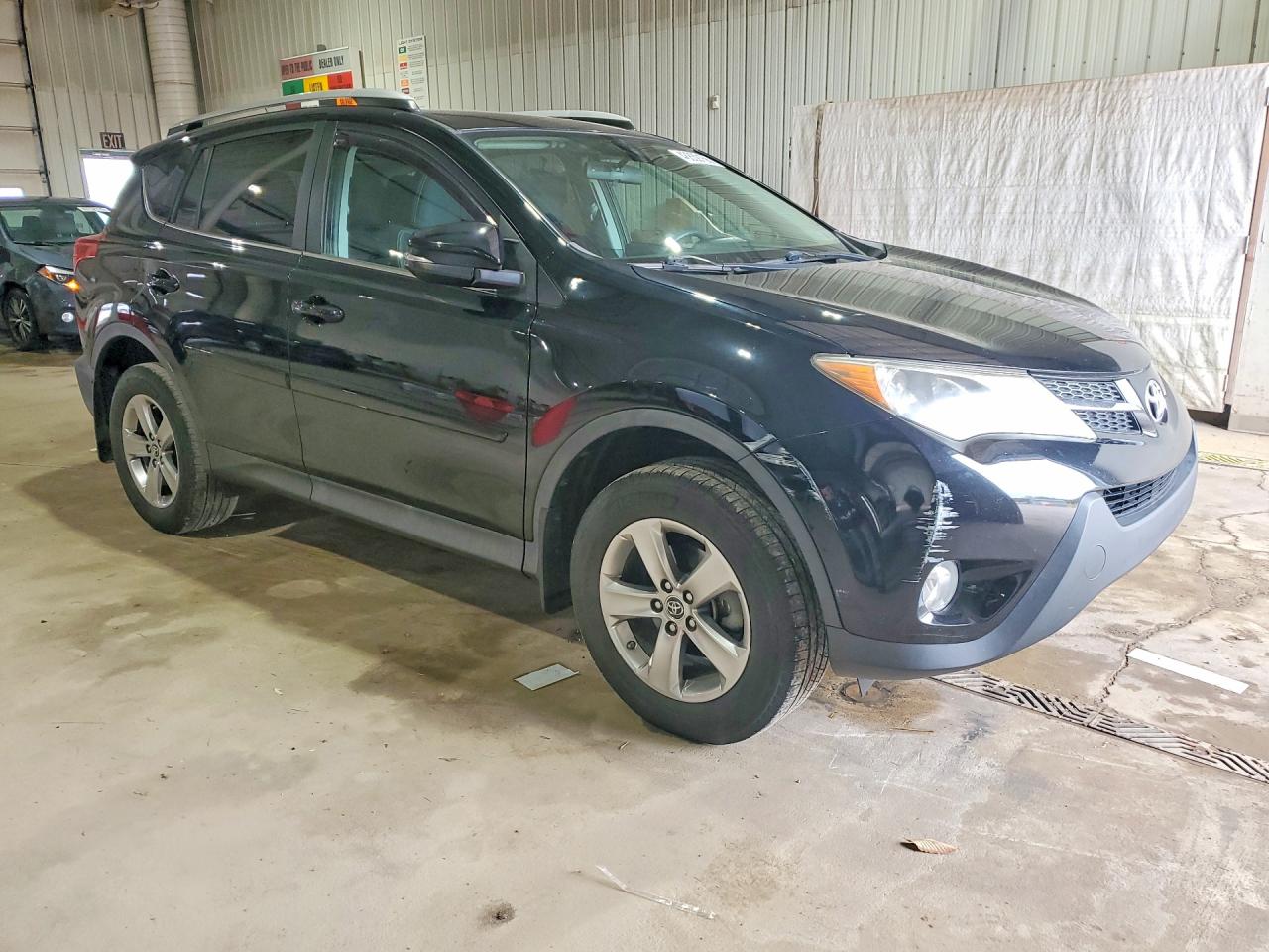 2015 TOYOTA RAV4 XLE photo 10