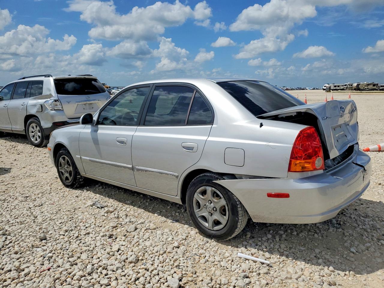 2005 HYUNDAI ACCENT photo 3