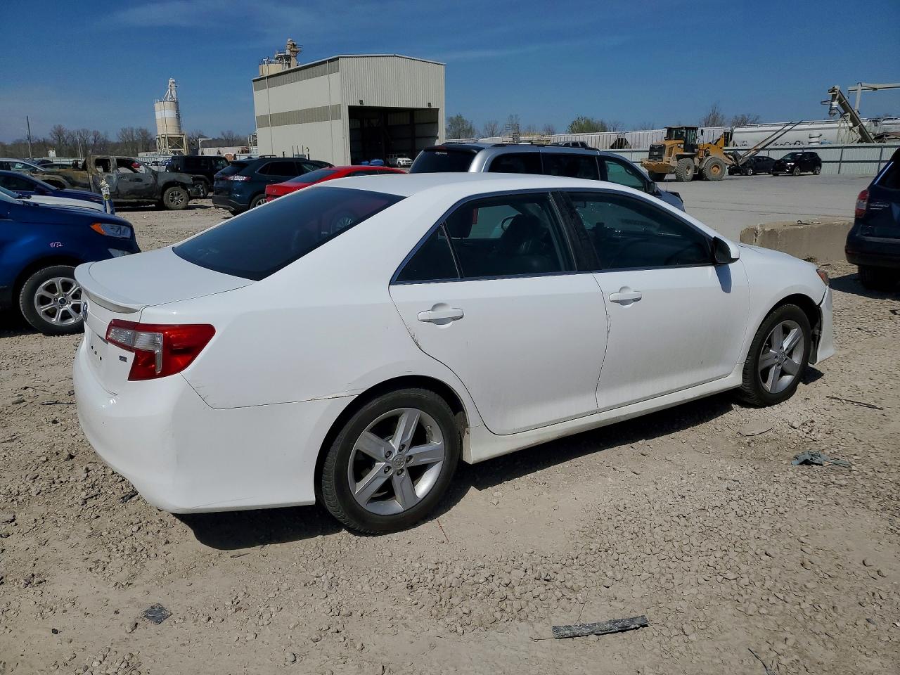 2014 TOYOTA CAMRY SE photo 5