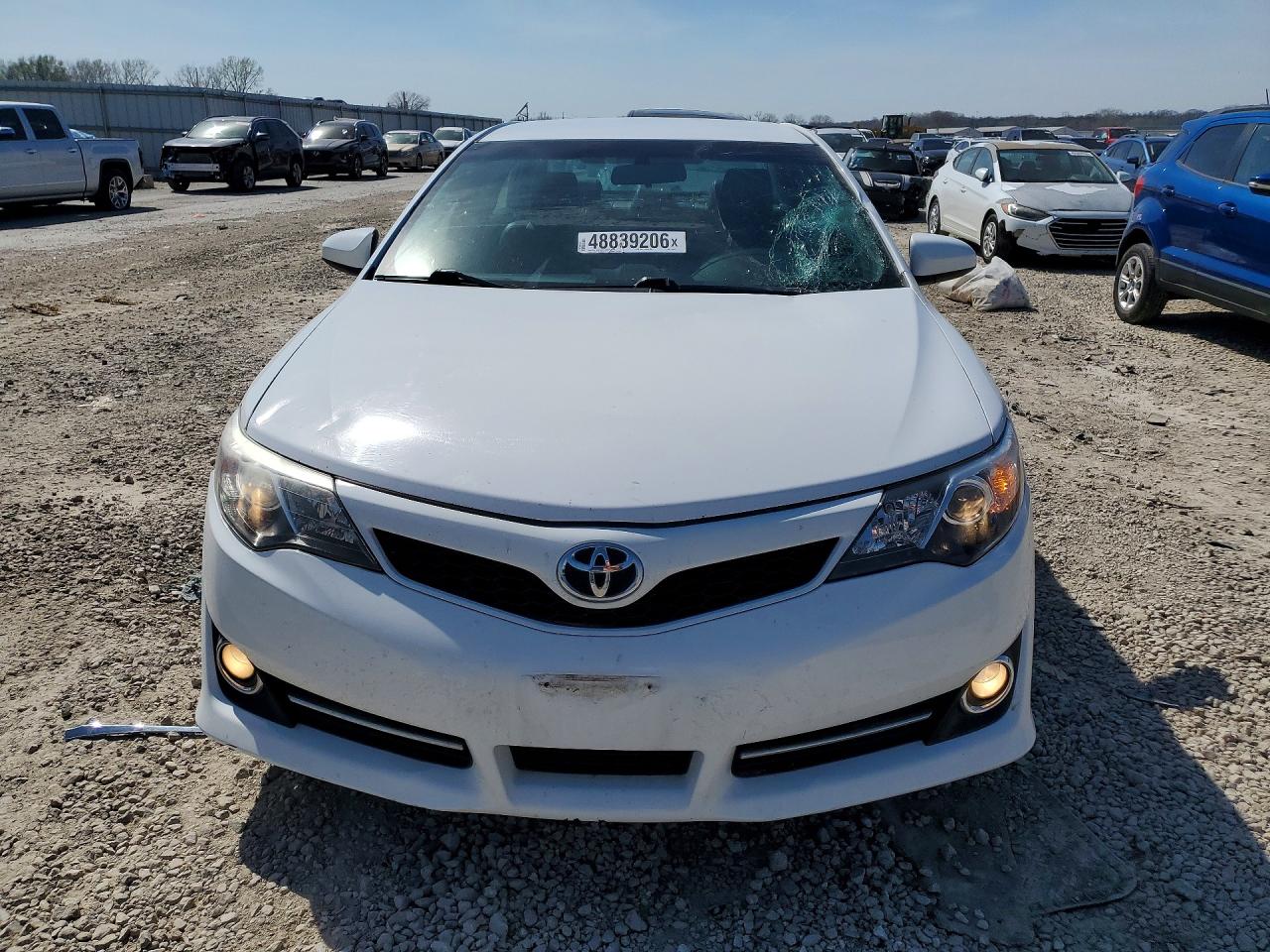 2014 TOYOTA CAMRY SE photo 9