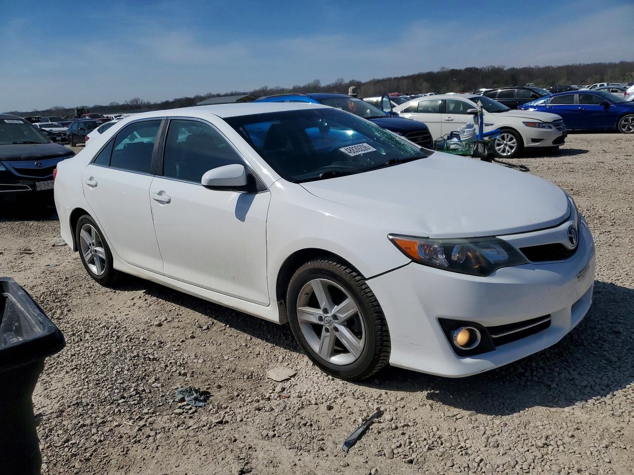 2014 TOYOTA CAMRY SE photo 7