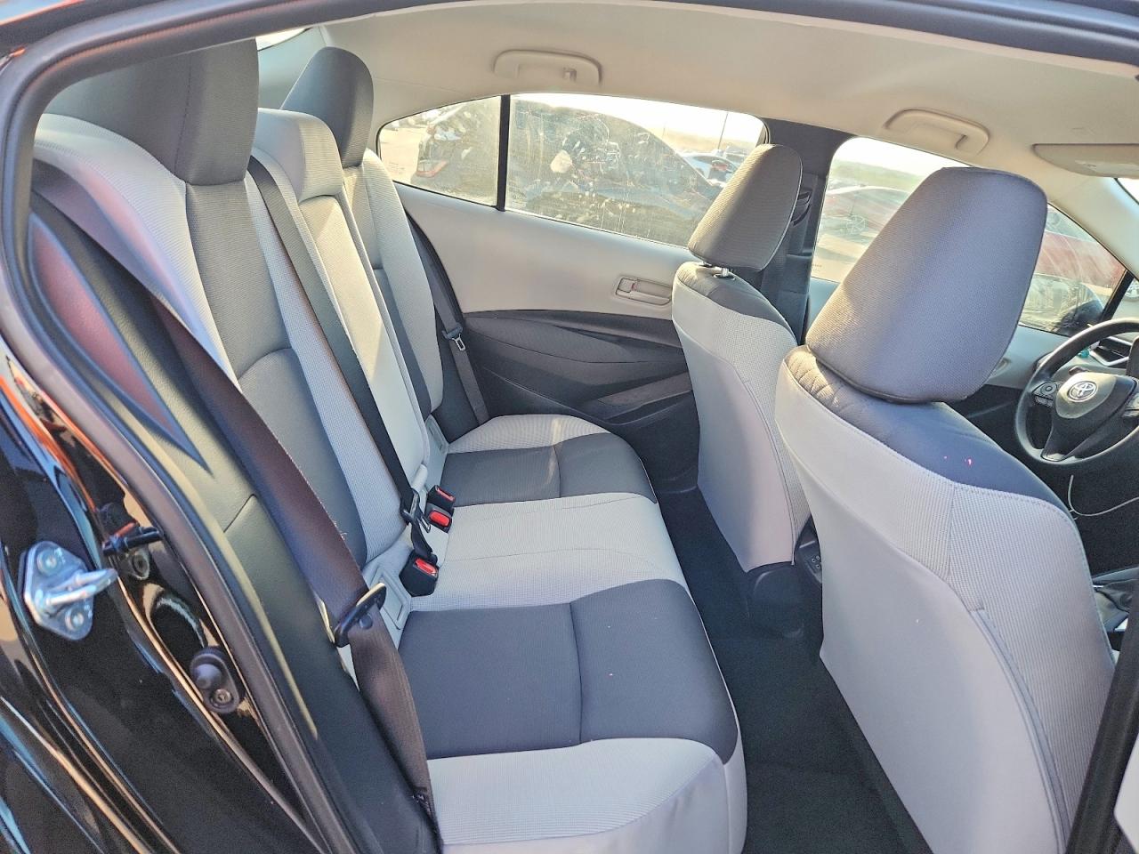 2025 TOYOTA COROLLA LE photo 19