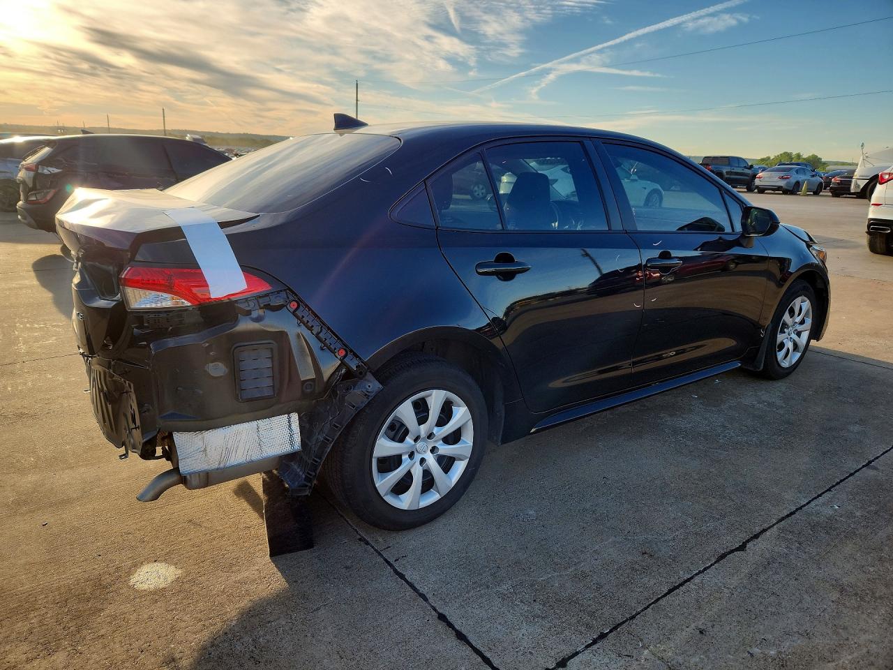 2025 TOYOTA COROLLA LE photo 5