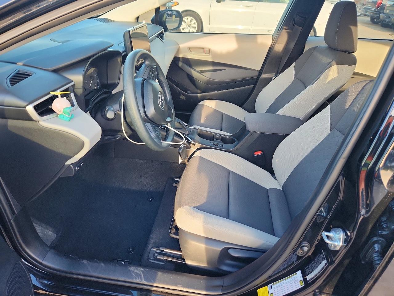 2025 TOYOTA COROLLA LE photo 13