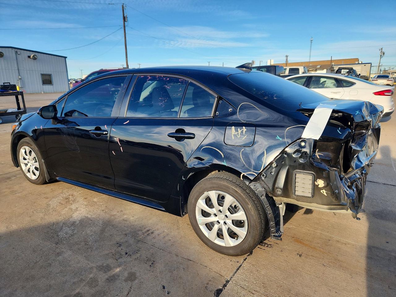 2025 TOYOTA COROLLA LE photo 3
