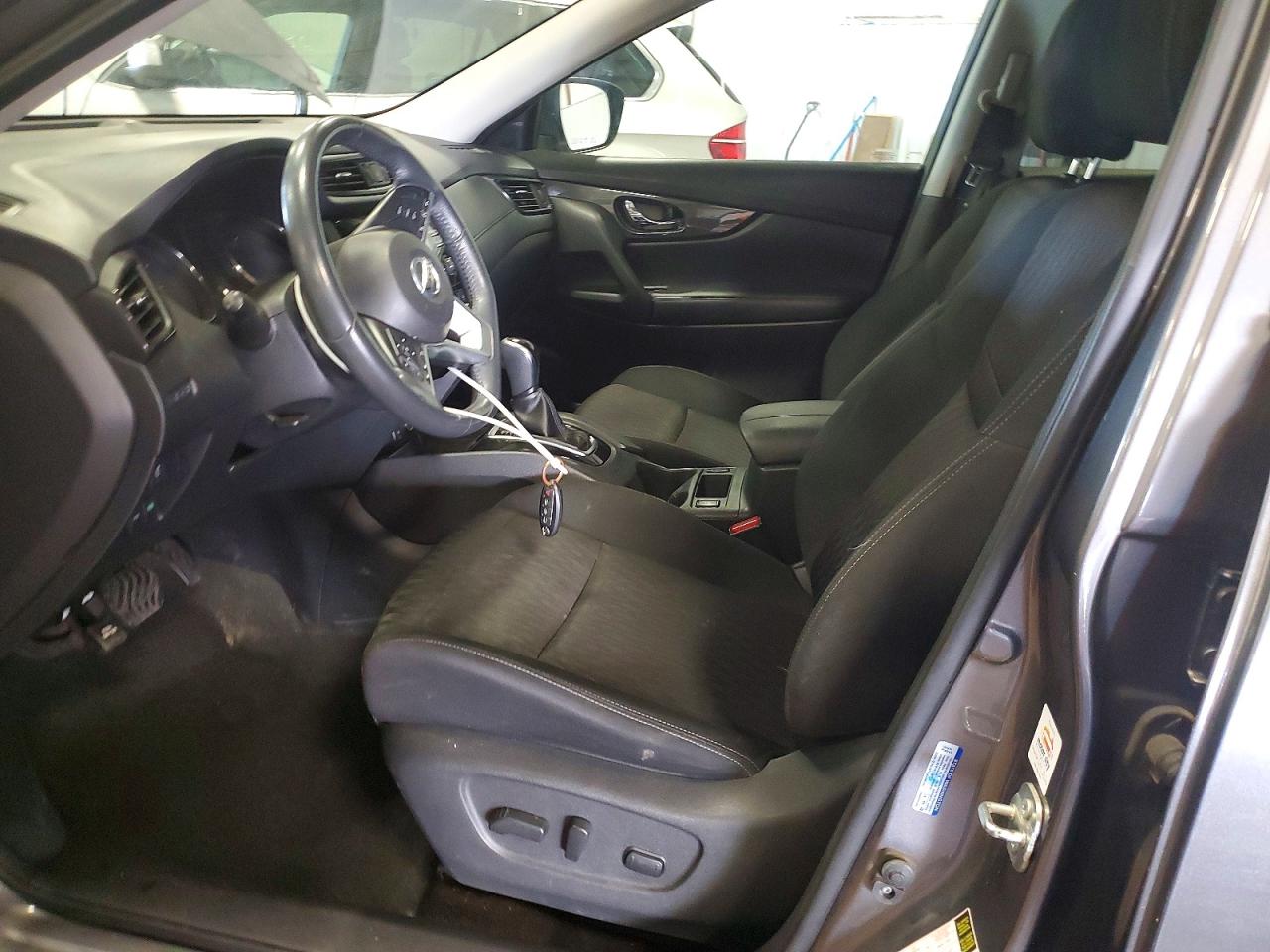 2017 NISSAN ROGUE SV photo 13
