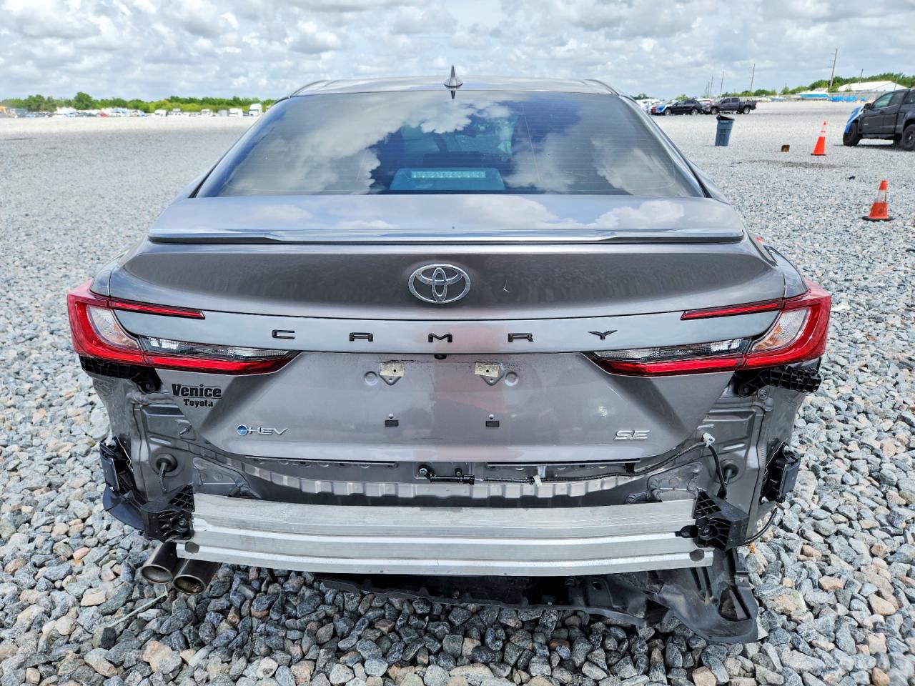 2025 TOYOTA CAMRY SE photo 16