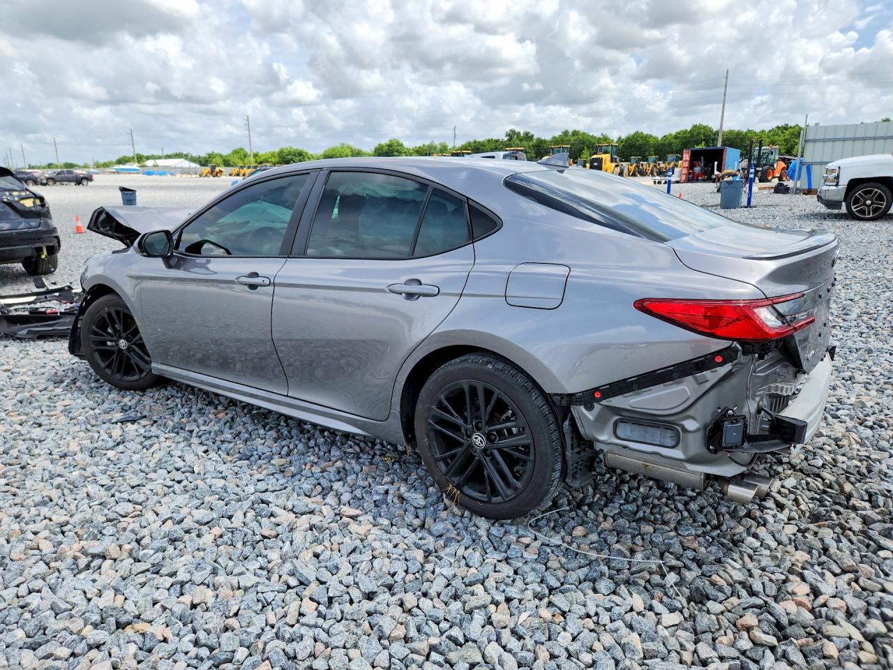 2025 TOYOTA CAMRY SE photo 4