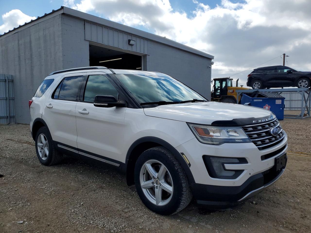 2016 FORD EXPLORER XLT photo 4