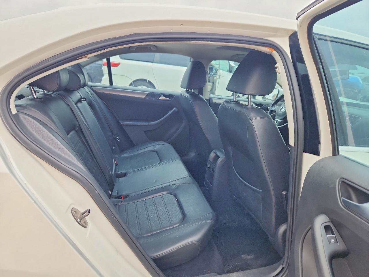 2013 VOLKSWAGEN JETTA SEL photo 28