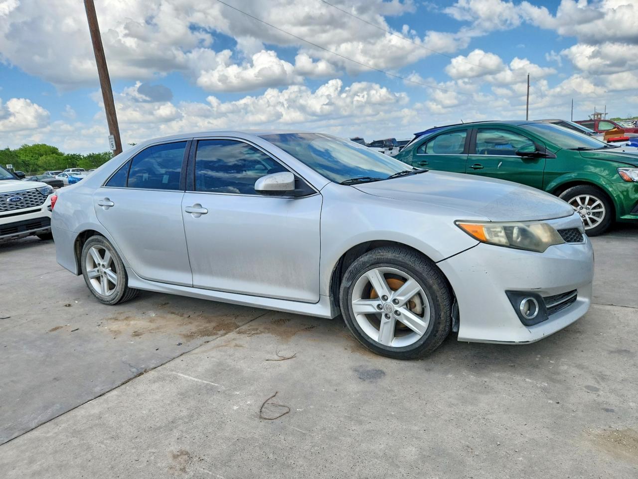 2013 TOYOTA CAMRY SE photo 10
