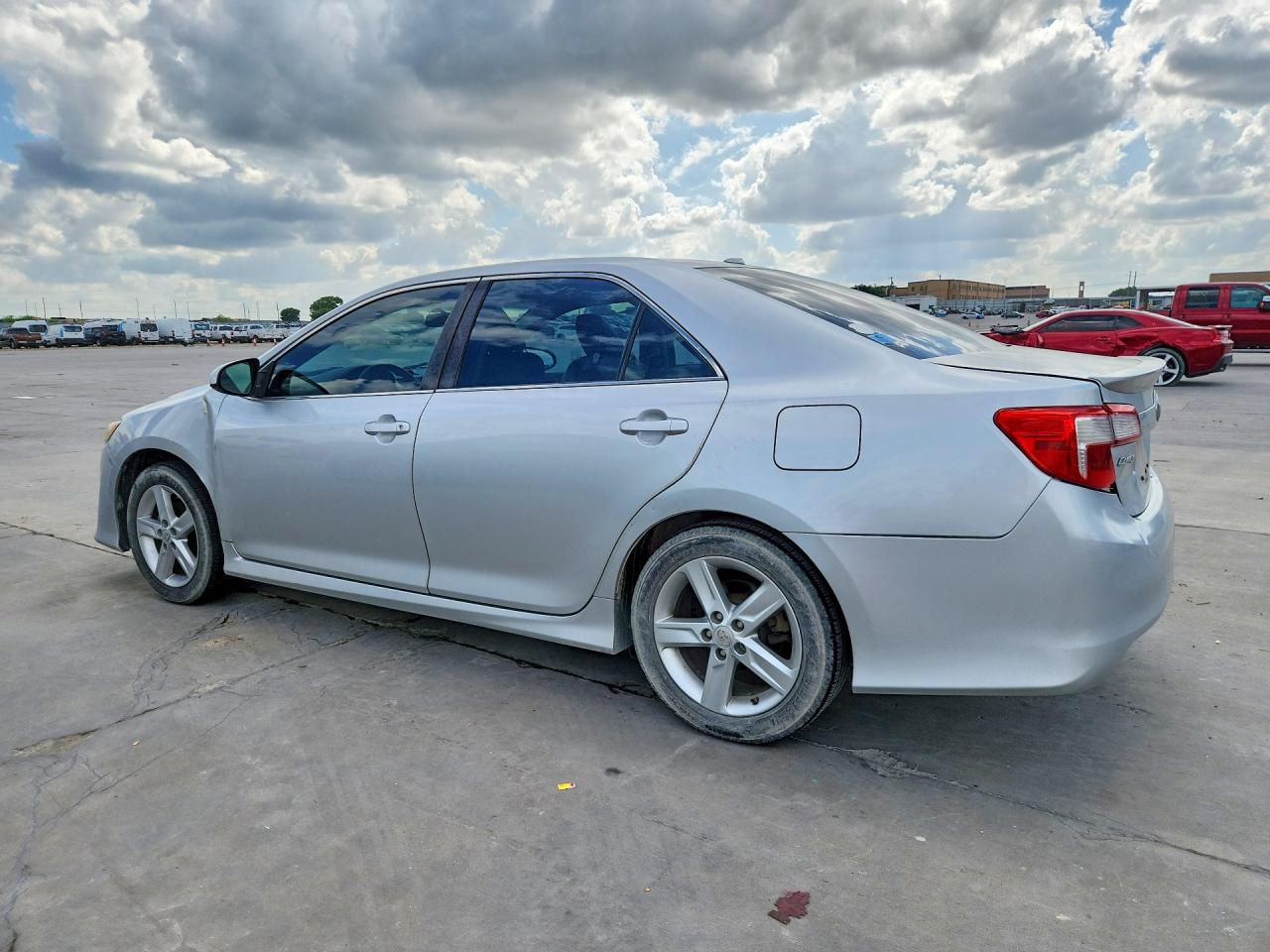 2013 TOYOTA CAMRY SE photo 4