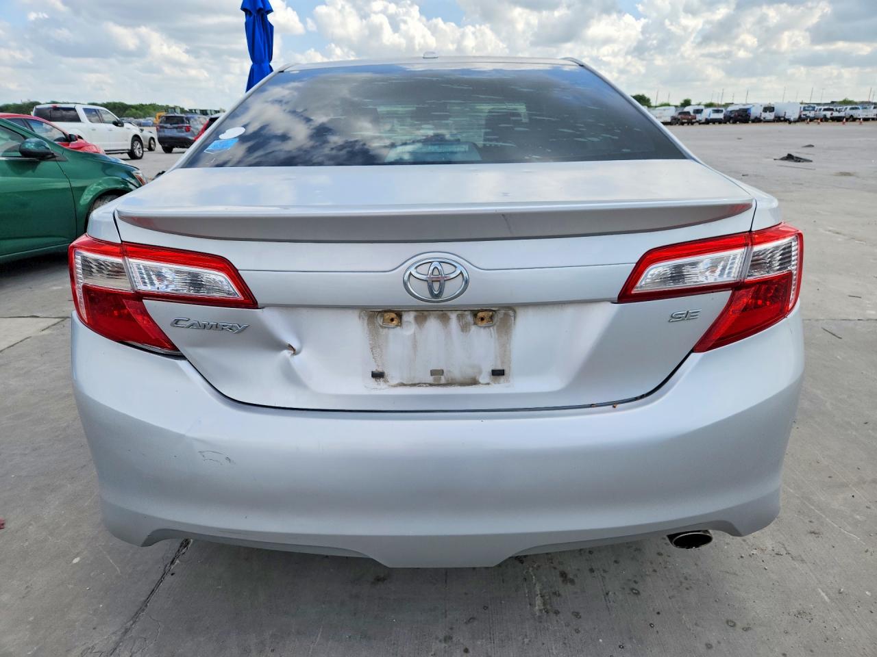 2013 TOYOTA CAMRY SE photo 16