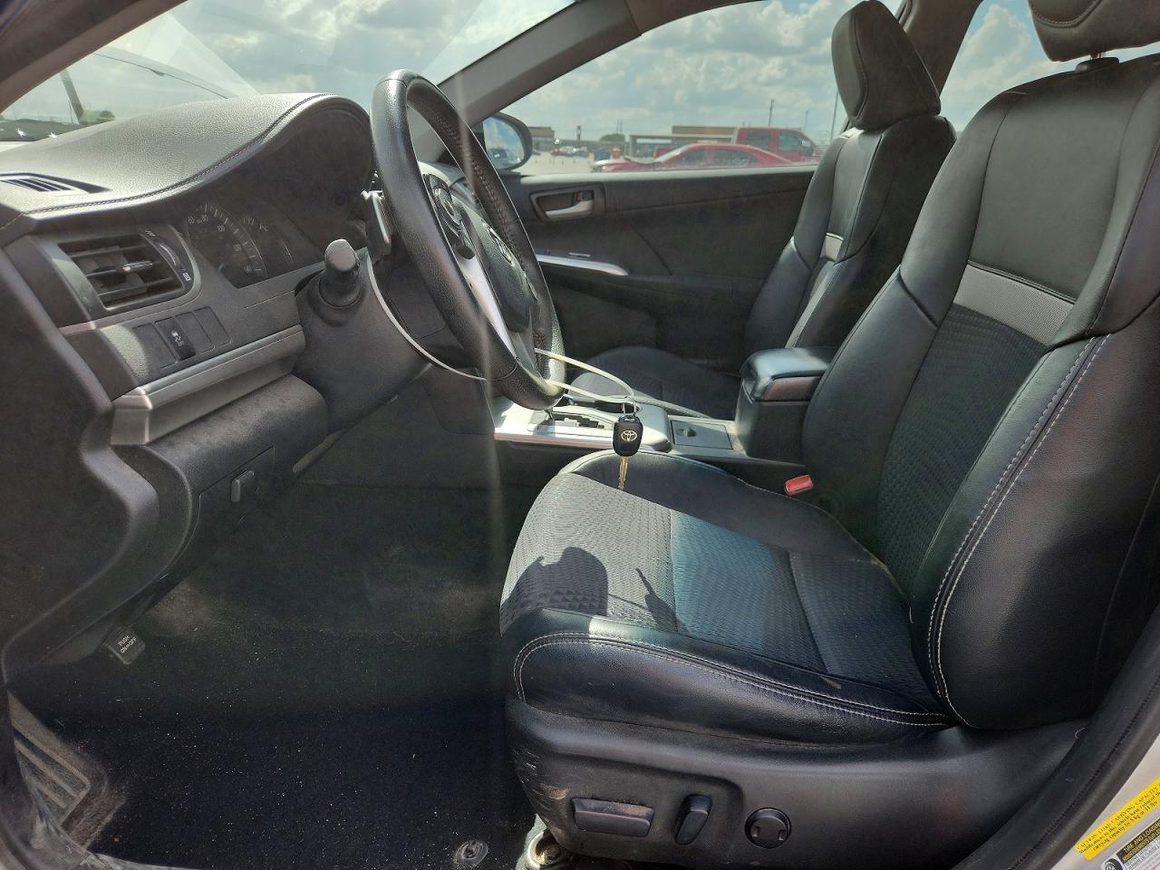 2013 TOYOTA CAMRY SE photo 19